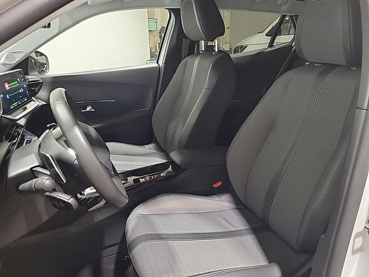 Peugeot 2008 puretech 130 s&s eat8 allure pack — photo 10