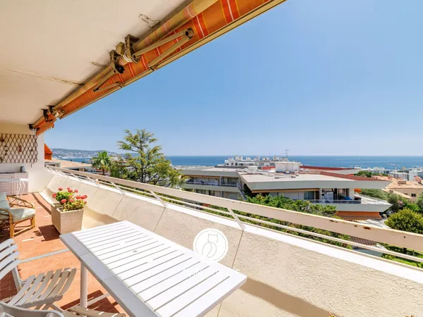 NICE // Napoléon III - AVENUE DE LA LANTERNE : 5 PIÈCES - VUE MER - TERRASSE - GARAGE ET CAVE