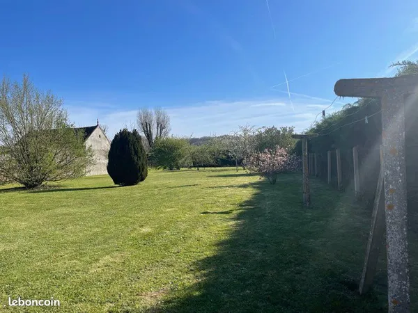Maison de 94 m² - 2 000 m² de terrain - Dépendances
