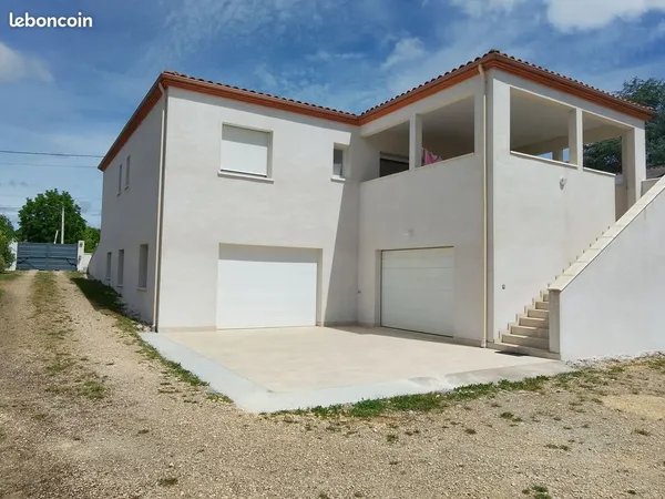 Maison-Villa contemporaine 2020 - plain-pied sur 2 niveaux - surface batie + 350 m2 - DPE A - GES A 