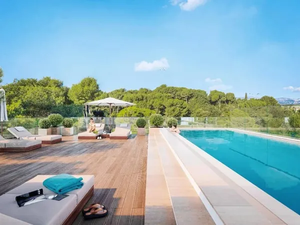 APPARTEMENT EN DERNIER ÉTAGE AVEC SOLARIUM - NEUF - ANTIBES - CALME - PISCINE