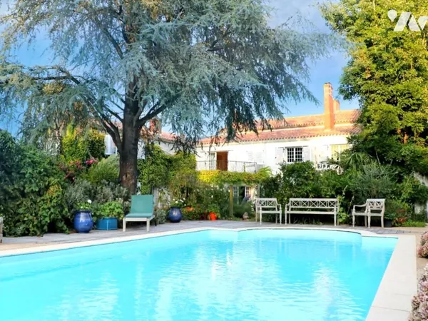 Maison 13 pièces 470 m²