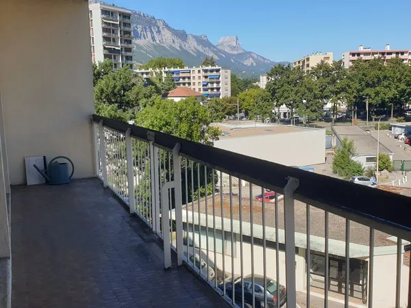 Type 3 de 78 m2 rue galilee saint Martin d'heres