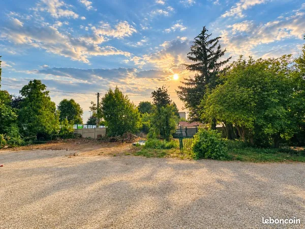 Terrain constructible et plat de 525m2