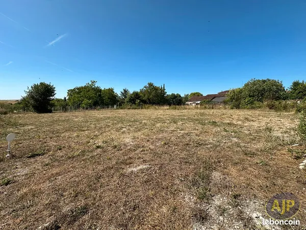 Terrain 1028 m² LA JARD