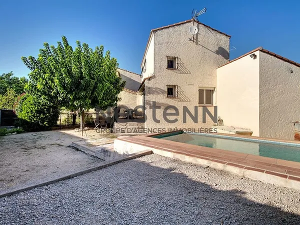Maison individuelle T4 de 98 m² avec piscine, garage et terrain d'environ 450 m² au calme