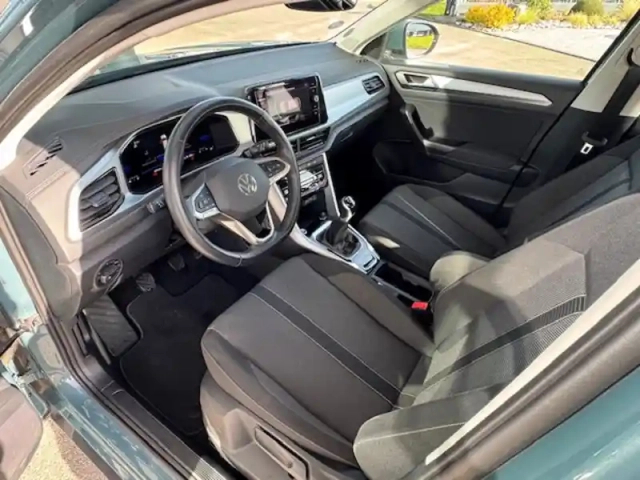Volkswagen T-Roc life plus 1.0 110 ch — photo 3