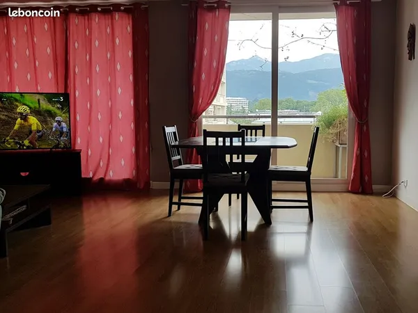 Chambre dans meublé au centre de Chambéry