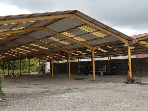 Hangar pour logistique
