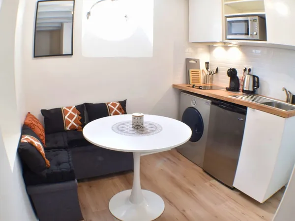 Loue studio duplex refait à neuf - Paris 2ème - meublé - 15m²