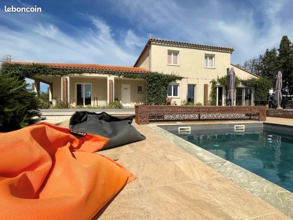 THUIR - PROPRIÉTÉ DE CARACTÈRE - VILLA 215 m² - DÉPENDANCE 40 m² - PISCINE - 7 500 m² DE TERRAIN