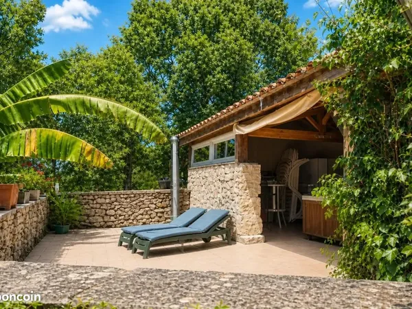 Maison 10 pièces 250 m²