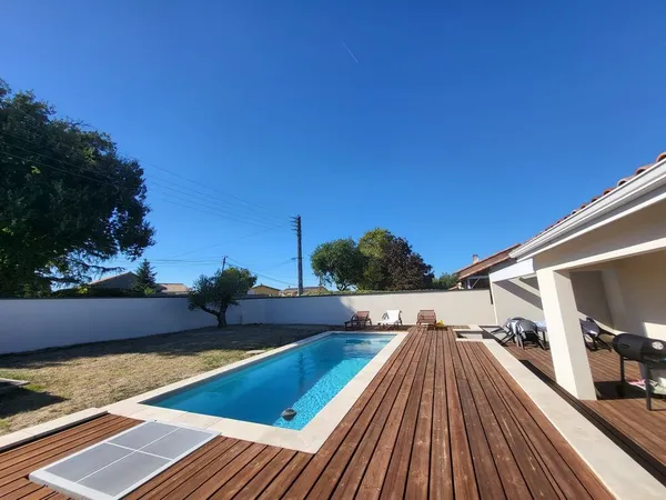 Maison 105 m² + garage - Entièrement rénovée - Piscine