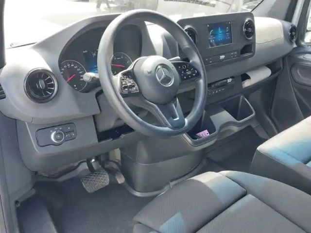 Mercedes Sprinter 317 cdi fourgon 37s l2h2 170ch — photo 3