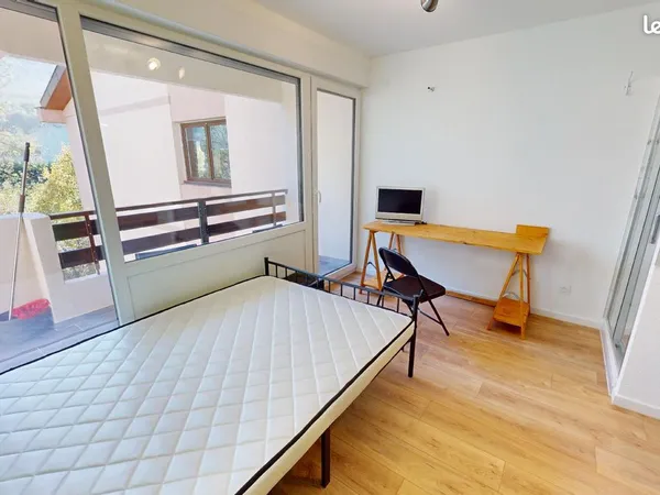 Superbe colocation de 4 chambres avec balcon vue sur le Salève à Etrembières à la Douane de Veyrier,