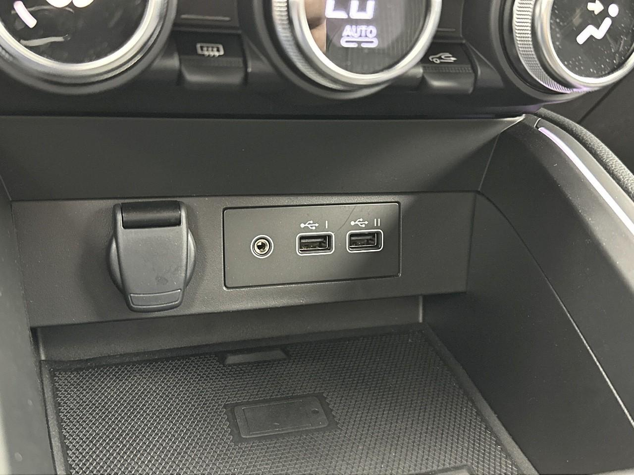 Renault Clio tce 90 ch gsr2 techno — photo 29