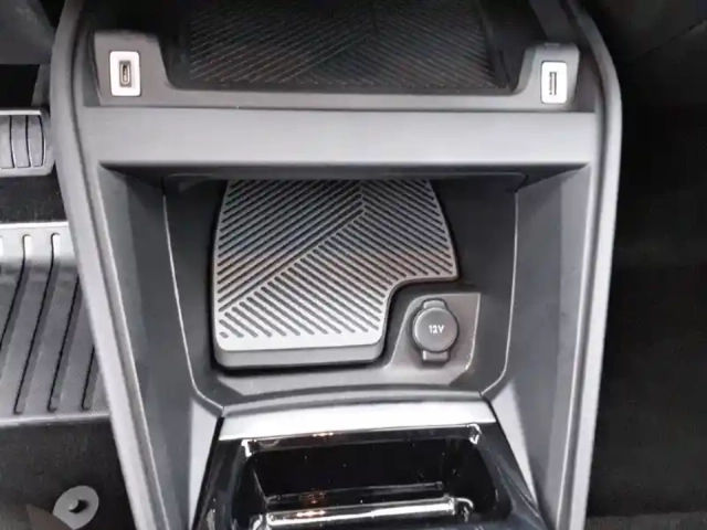 Citroën C4 e- 136 ch automatique — photo 22