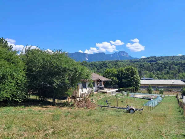Terrain 931 m²