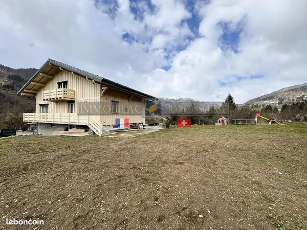 Chalet 8 pièces 300 m²