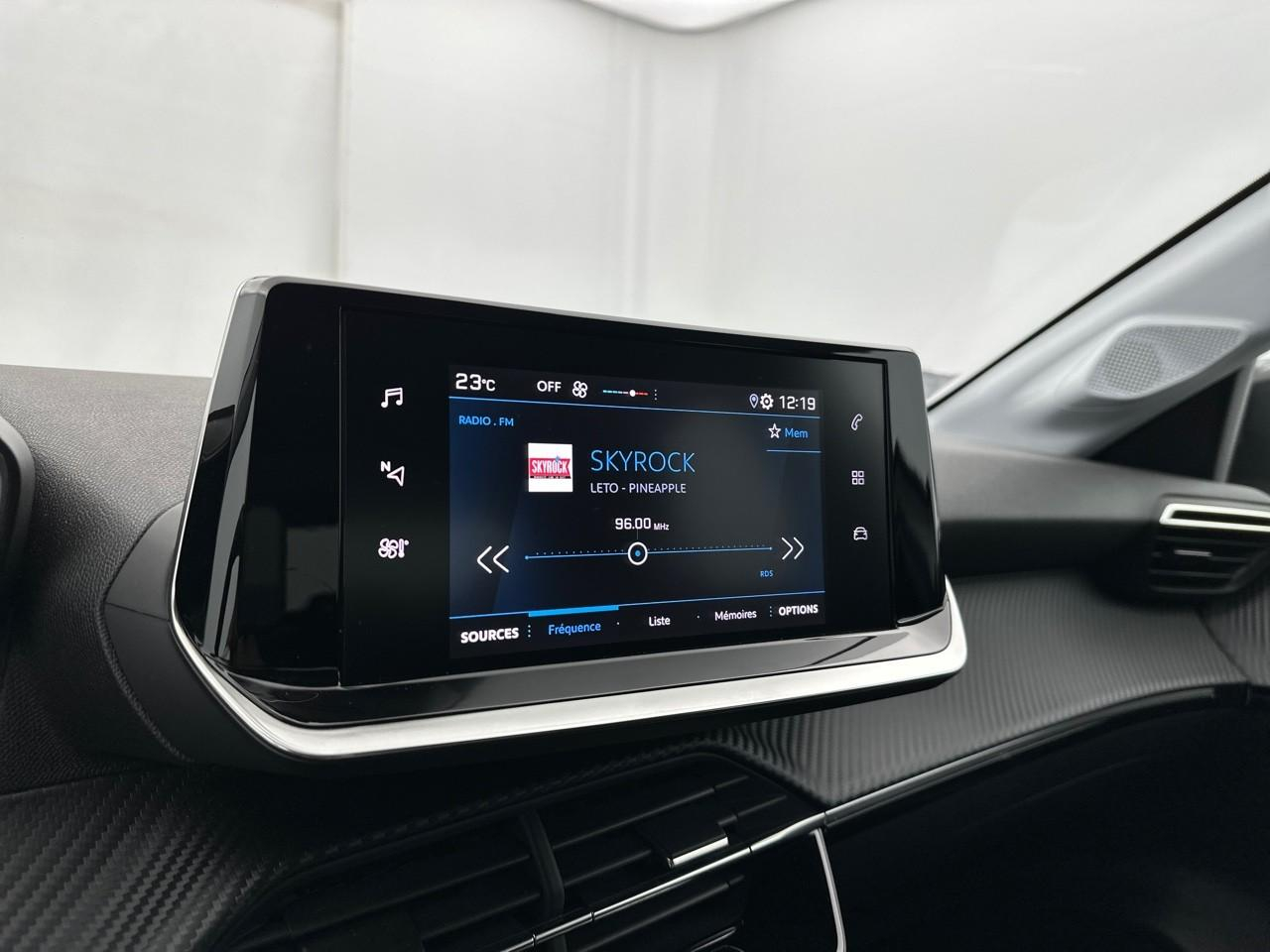 Peugeot 208 puretech 100 s&s bvm6 style — photo 22