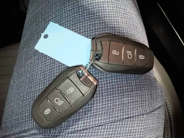 Peugeot 208 puretech 100 s&amp;s bvm6 — photo 3