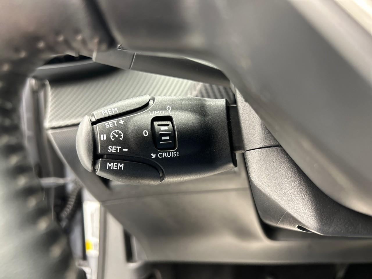 Peugeot 2008 puretech 130 s&s eat8 allure — photo 20