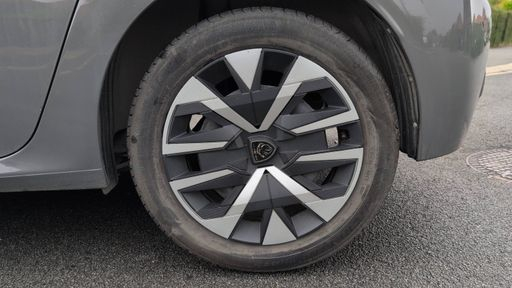 Peugeot 208 1.2 PureTech 100 - Style Edition – 2024 – 26220 km – Essence – Boîte Manuelle — photo 8
