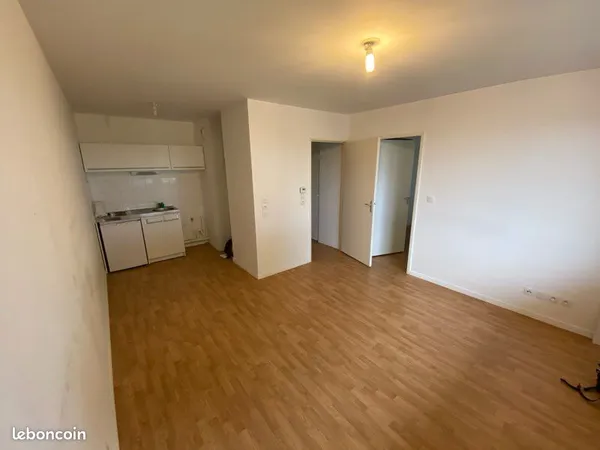 Très beau F2 + parking proche CHU