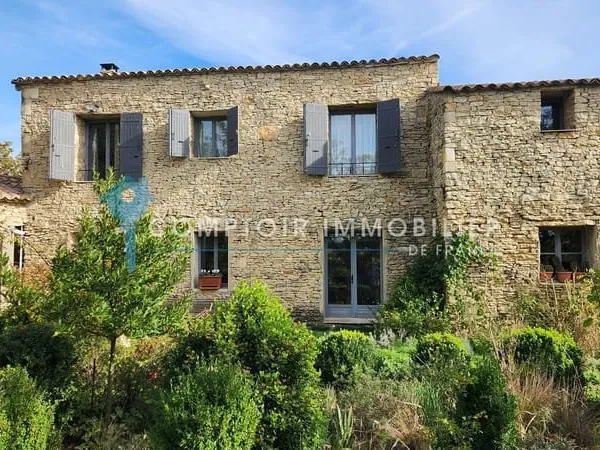 Dept 84 - Gordes - Belle bâtisse au calme - 164 m2 de surfac