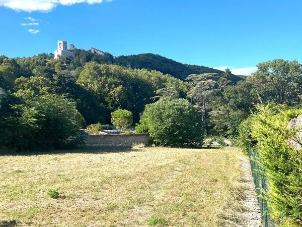 Terrain 850 m²