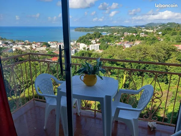 TRINITE studio 24m2 vue mer avec balcon et place de parking. A 2mns en voiture de la mer, du bourg T