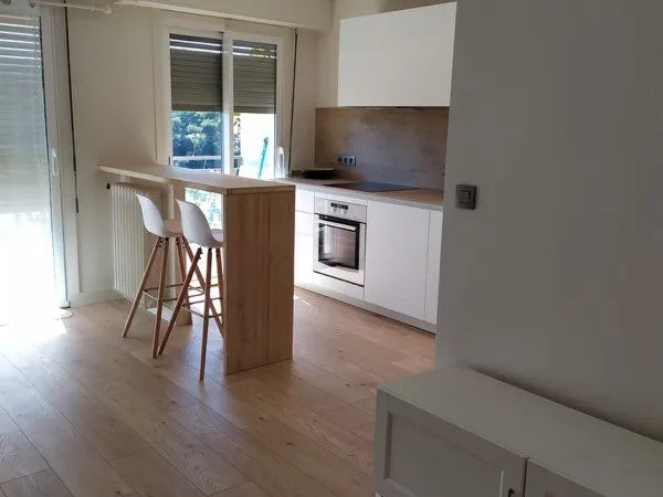 STUDIO MEUBLÉ DE 30 m² - VUE MER - DERNIER ÉTAGE - GARAGE FERMÉ
