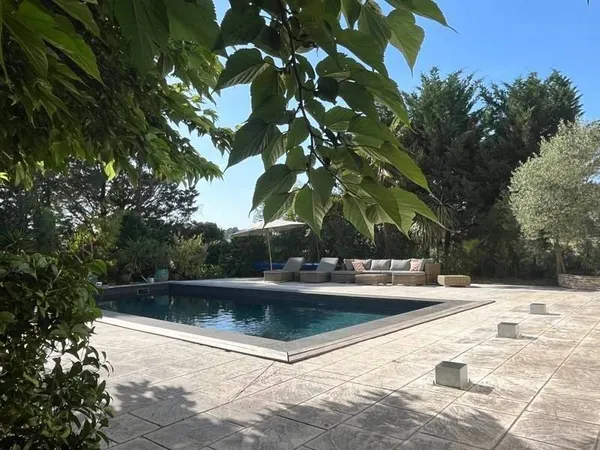 Maison 8 pièces 270 m²