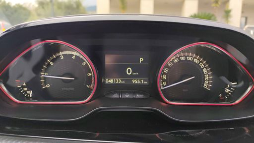 Peugeot 2008 1.2 PureTech 130 EAT6 - GT Line – 2019 – 48133 km – Essence – Boîte Automatique — photo 23