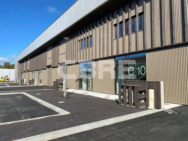 Entrepôt 325 m²
