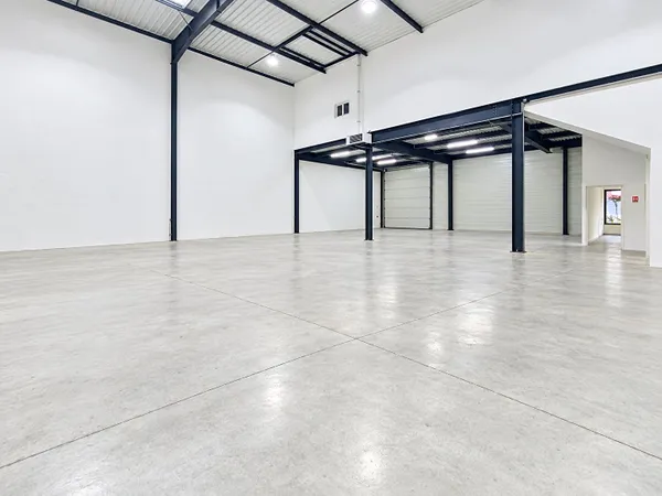 Local commercial 600 m²