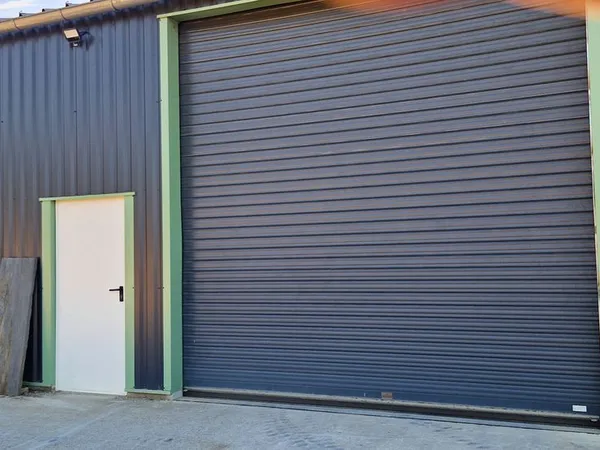 Local stockage ou artisanal 130 m²