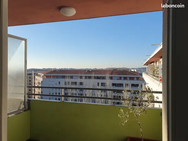 Beau T2 loué centre Aix possibilité parking