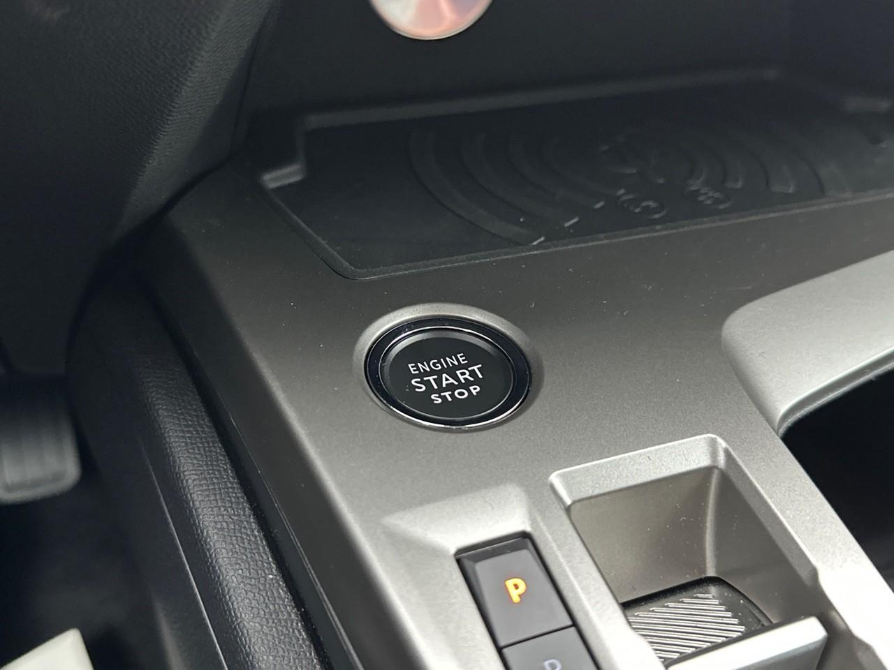 Peugeot 308 hybrid 145 e-dcs6 allure — photo 28