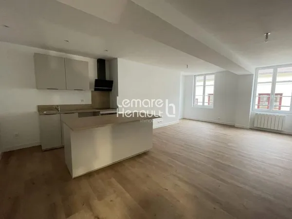 Proximité immédiate Commerces, Apt F2 parfait état, 59.07 m²