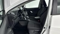 Toyota Yaris 116h Dynamic 5p MY22 — photo 12