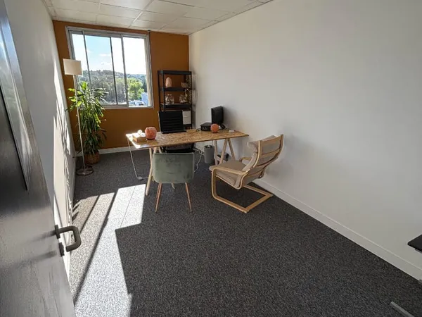 BUREAU PRIVATIF 14 m² JUSQU'À 3 POSTES DE TRAVAIL MAXIMUM