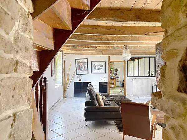 Longère - 165m² - 4 chambres - Vie de plain pied - Sous-sol - terrain de 2 200m² .