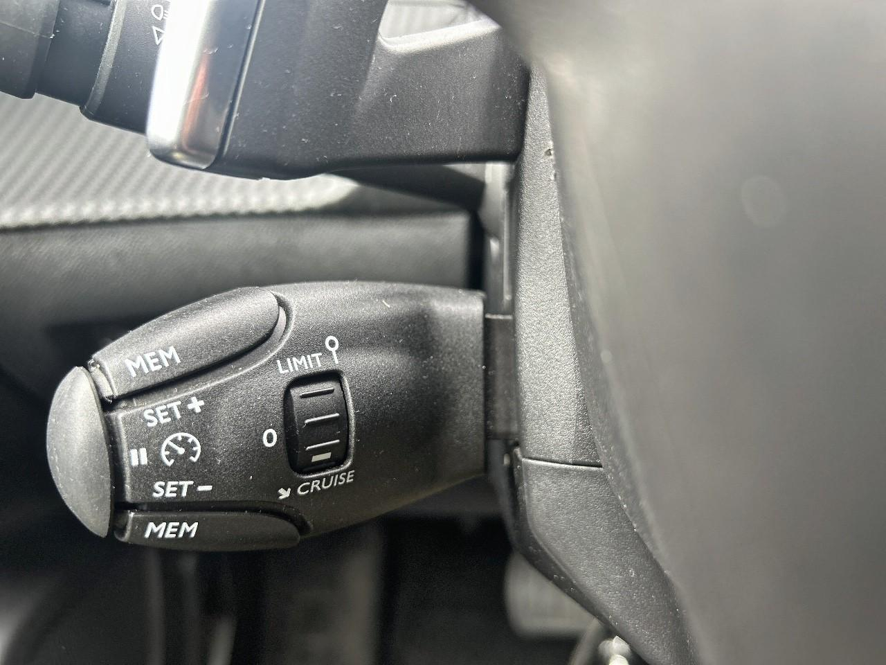 Peugeot 2008 1.2 puretech 130ch s&s allure eat8 — photo 16