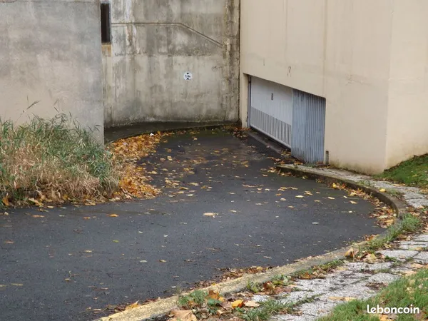 Place de stationnement en parking souterrain