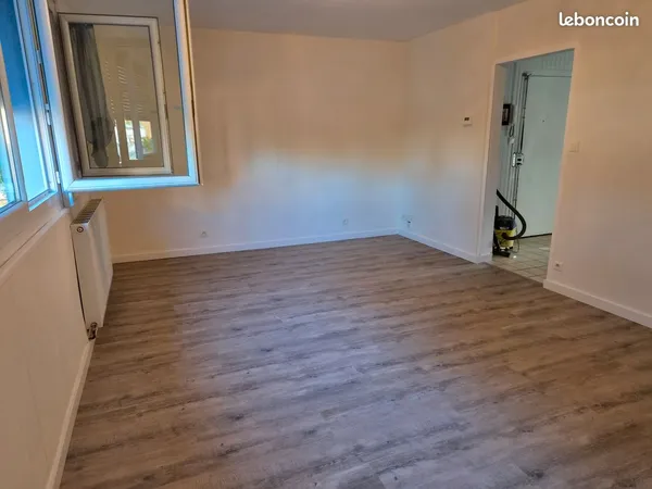 Loue F4 rénové de 86,06 m2