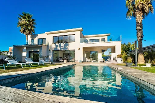 Maison 5 pièces 237 m²