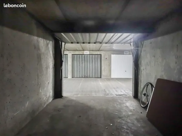 Garage Parking Box fermé 15m²