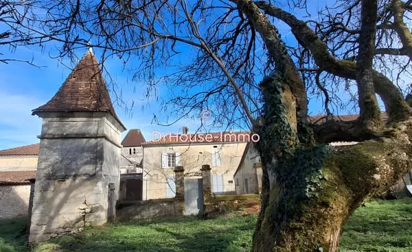 Maison De Maître Avec Dépendances