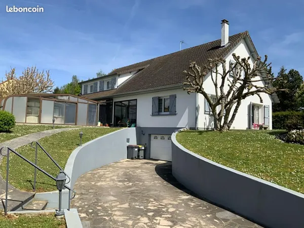 Maison 9 pièces 323 m²